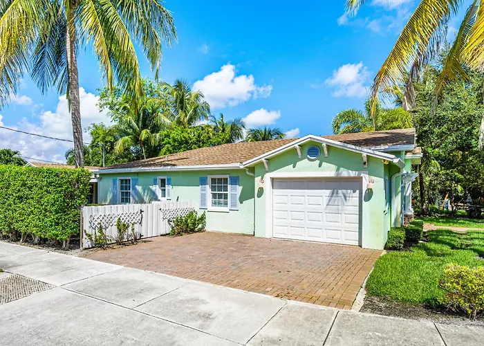 Walk To The Ave- Heated Pool, Spa, Golden Tee And Putting Green - Mins To Beach- By Maven Vacation Rentals