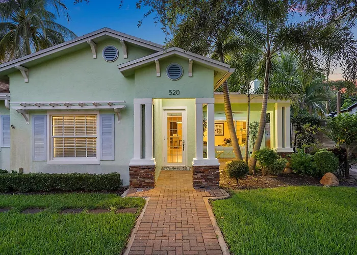 Walk To The Ave- Heated Pool, Spa, Golden Tee And Putting Green - Mins To Beach- By Maven Vacation Rentals
